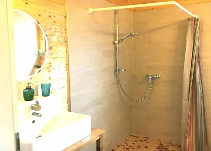 Lower Terrace アパート *